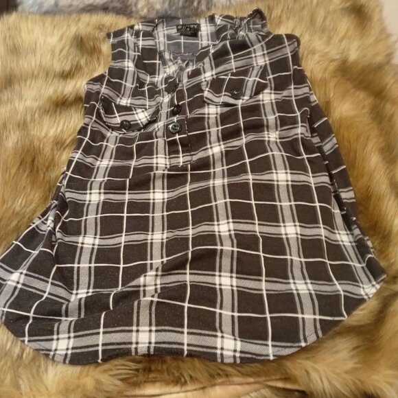4-Piece Plaid Outfit Bundle | Top, Vest, Scarf & Hat Set | Size S - Picture 9 of 9